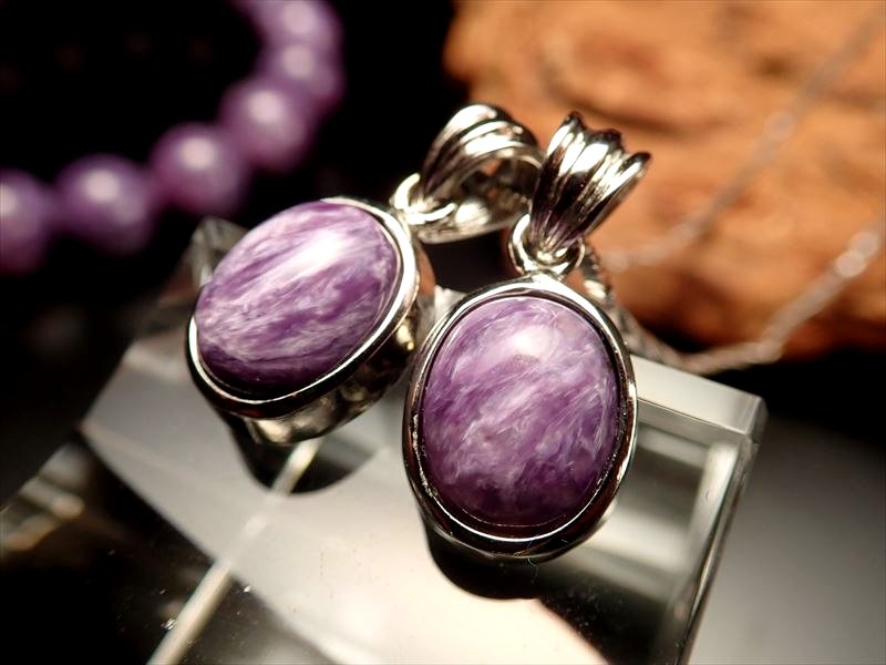 激安宣言 チャロアイトペンダントトップ ぷっくりオーバル型 石サイズ縦約10mm×横約8mm 1個売り シルバーカラー ロシア産 geki-1010B10