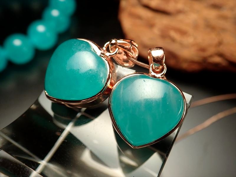 激安宣言 ネオンアマゾナイトペンダントトップ ぷっくりハート型 石サイズ縦横約12mm-14mm 1個売り ピンクゴールドカラー ウイグル産 geki-1010B5