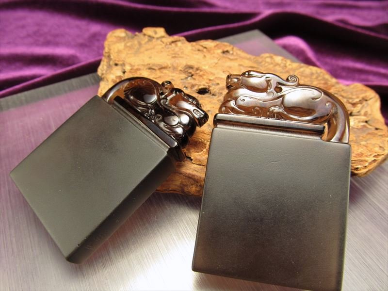 激安宣言 透明オブシディアン 黒曜石 国璽風彫り カービングプレート フロストタイプ 縦約57mm メキシコ産 geki-obG15 パワーストーン 天然石 ss-30