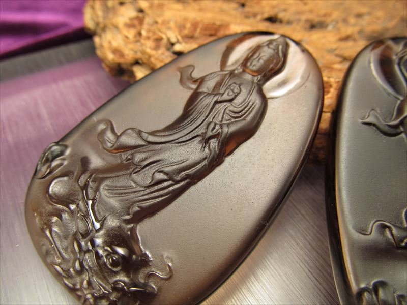 激安宣言 透明オブシディアン 黒曜石 騎龍観音彫り カービングプレート タイプA フロストタイプ 縦約58mm メキシコ産 geki-obG21 パワーストーン 天然石