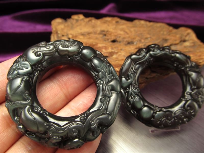 激安宣言 レインボーオブシディアン 黒曜石 きつね彫り リングプレート 縦約45mm 稲荷神の神使 メキシコ産 geki-obG50 パワーストーン 天然石