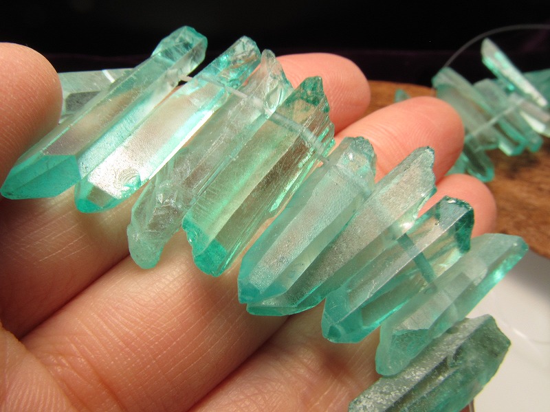 縦約15-30mm ライトグリーン染色 ナチュラルポイント連 一連約38-40cm 透明感抜群 ハンドメイド クレオ穴 ブラジル産