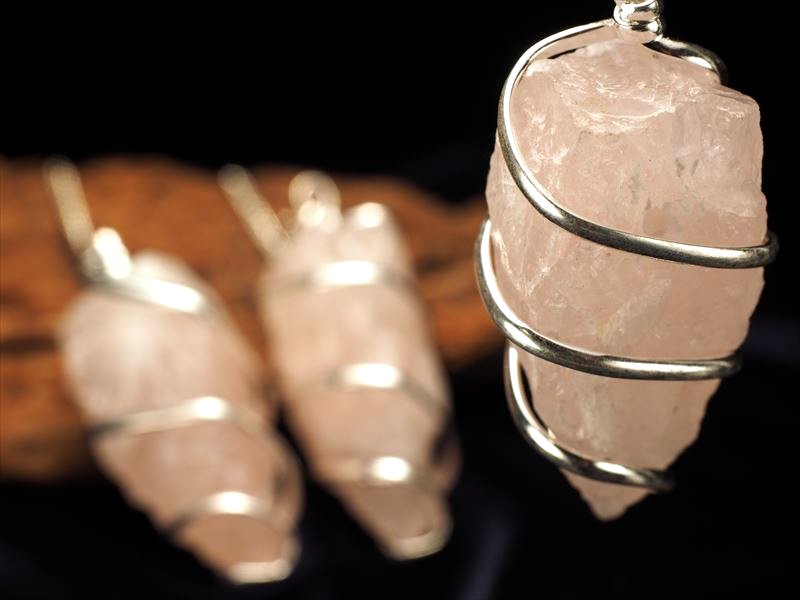 ミルキーピンク 金具装飾タイプ ローズクォーツ ラフカットスパイラルペンデュラム 縦約30-40mm 1個売り ブラジル産 pd- パワーストーン 天然石