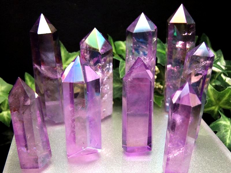 パープルオーラ 天然水晶ポイント 六角柱 110-120グラム 極上超透明 紫 手ごろな小さめサイズ 大人気浄化アイテム 写真栄えするインテリアに ブラジル産