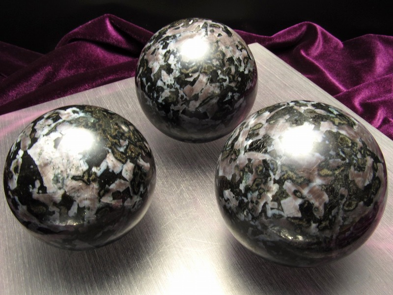 インディゴガブロ 斑糲岩 はんれいがん 丸玉 直径53mm-56mm 魔法使いマーリンの石 マダガスカル産 パワーストーン 天然石