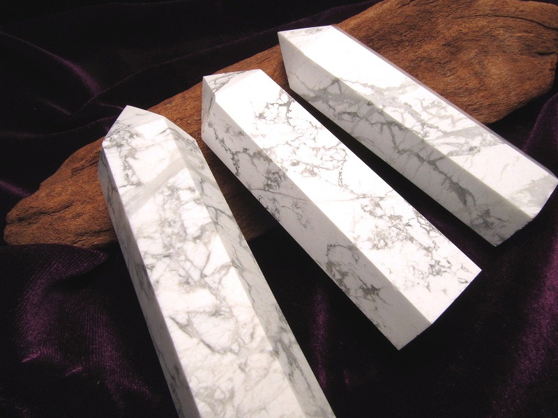 ハウライト 六角柱 ポイント 重さ70g-90g 平穏と叡知の象徴 高い浄化作用 ブラジル産 パワーストーン 天然石