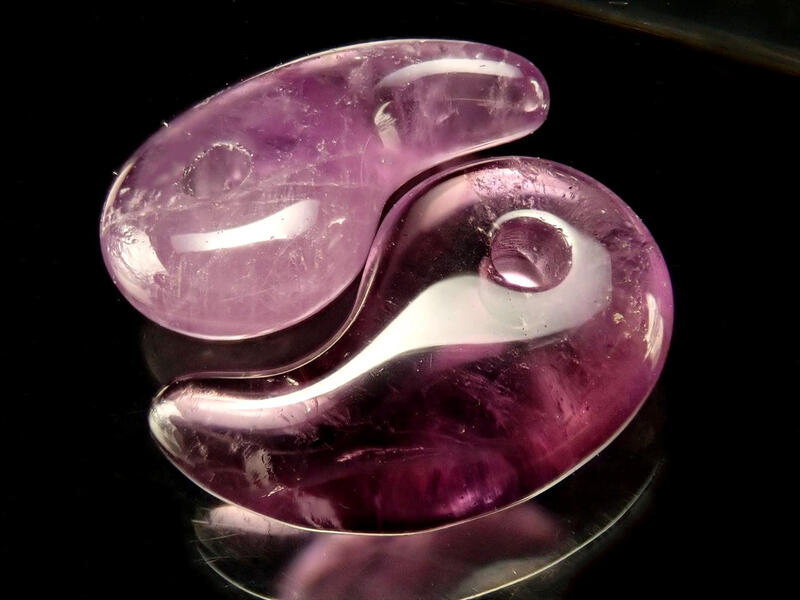 1個売り Sサイズ アメジスト勾玉 まがたま 縦約14mm×横約9mm 天然石 ブラジル産 パワーストーン 天然石