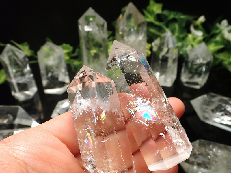 虹入り 水晶ポイント 六角柱 20グラム-30グラム 超透明 手ごろな小さめサイズ 大人気浄化アイテム ブラジル産 パワーストーン 天然石