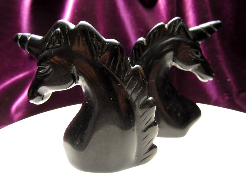 Mサイズ オニキス ユニコーン 彫り 重さ50g-70g インテリアに 風水グッズ ユニコーン 置物 お守り パワーストーン 天然石