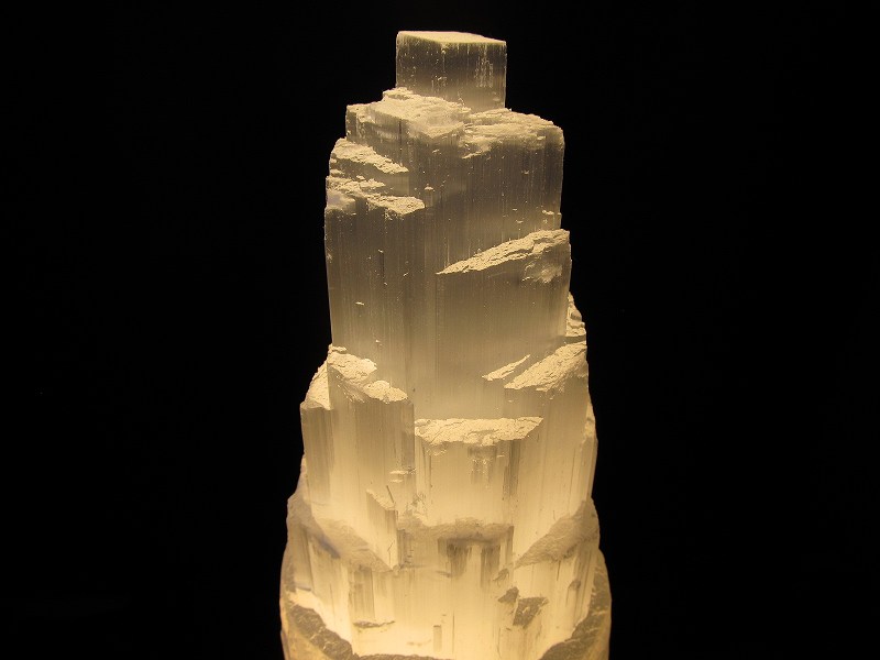 モダンなストーンランプ セレナイトタワー ランプ サイズ:直径約9cm 高さ約25cm インテリア照明 コンセントタイプのLED電球付き 美品キャッツアイセレナイト