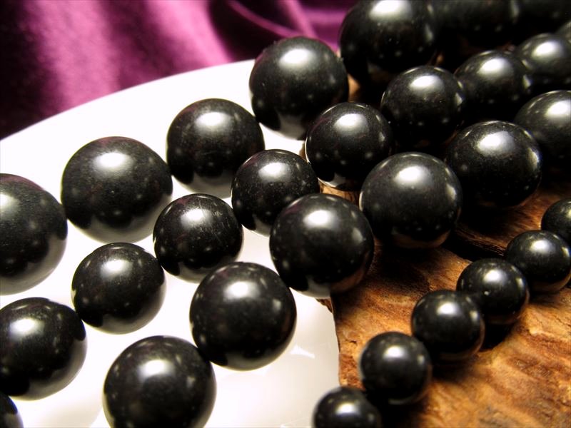 約8mm珠 ブラックシリカ 一連 約38-40cm 二酸化珪素・炭素などを含む 黒鉛珪石 北海道産 パワーストーン 天然石