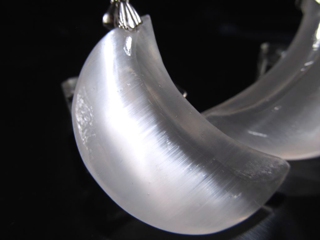 キャッツアイセレナイト ジプサム 透石膏 三日月型 ペンダントトップ 石サイズ約38-43mm SILVER925 シルクのような繊維質 タイプA モロッコ産