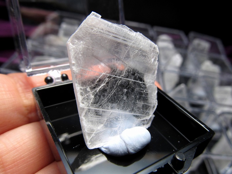 ミニチュア原石シリーズ セレナイト 原石 ケース付き コレクションや標本に 聖母マリアのガラス 強力な浄化と癒しの天然石 透石膏 雲南省産 パワーストーン