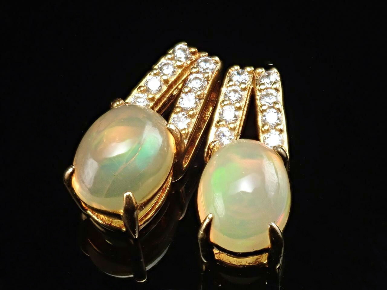 5A プレシャスオパール 蛋白石 ペンダントトップ ぷっくりオーバル型 石サイズ縦約8mm 18金ゴールド仕様SILVER925 ジルコニア装飾タイプ 幸運を呼び込む石