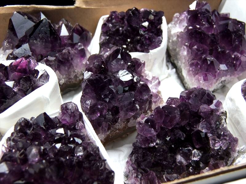 限定3箱 5A濃厚ウルグアイ産 お得セット アメジスト クラスター 箱詰め合わせ 平均約1388g箱詰め 12個前後入り 天然石 サイズ目安 幅約35mm-90mm
