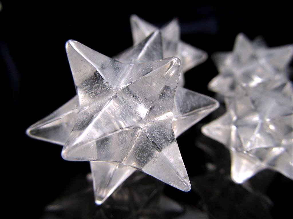 Mサイズ 水晶アステロイド 小星型12面体 幅約22mm-25mm 可愛いミニサイズ 五芒星と六芒星と正十二面体を兼ね備える 最強形状 ブラジル産 パワーストーン