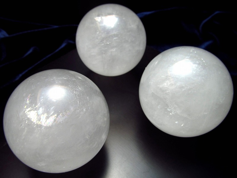 3A ホワイトカルサイト 丸玉 直径46mm-48mm エネルギーの増幅と強力な浄化の石 神秘的な美しさ 方解石 ブラジル産 パワーストーン 天然石