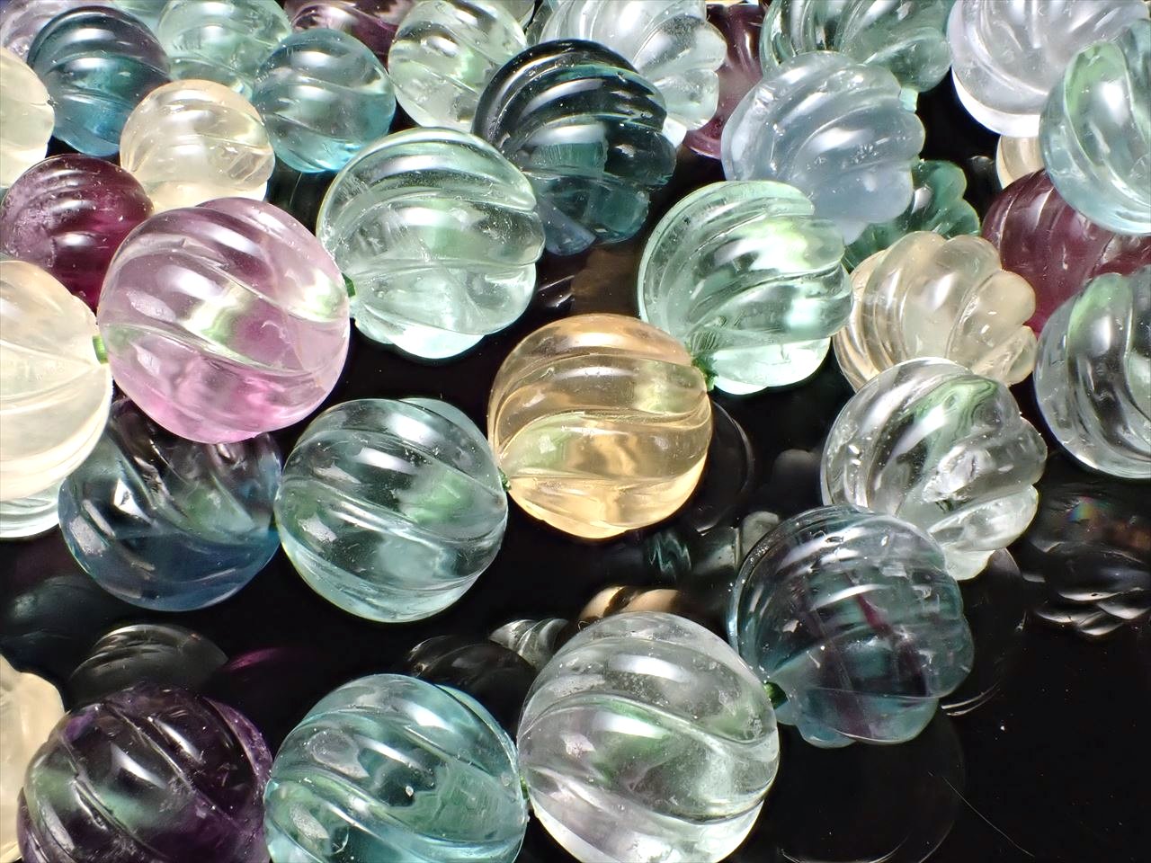 マルチカラーフローライト 蛍石 ウェーブカットブレスレット 約12mm×17珠前後 美しいグリーンやイエローの蛍石 透明感あり アメリカ産