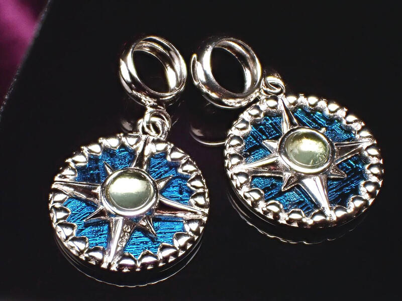 激安宣言 ギベオン 隕石 羅針盤モチーフ チャーム&ペンダントトップ 直径約11.5mm 1個売り SILVER925 メタリックブルーカラー モルダバイト付メテオライト
