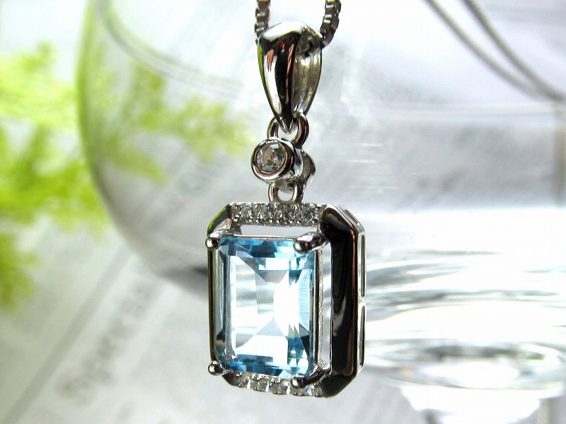 スイスブルートパーズ ペンダントトップ バケットカット型 石サイズ縦約8mm 透明度抜群 爽やかなスカイブルー Silver925 ブラジル産