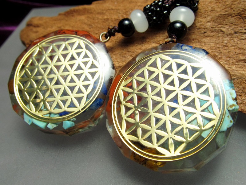 7種チャクラ対応 フラワーオブライフ 12角形 ペンダント 紐付き オルゴナイトタイプ 縦約36mm 大人気スピリチュアルグッズ チャクラストーン7種