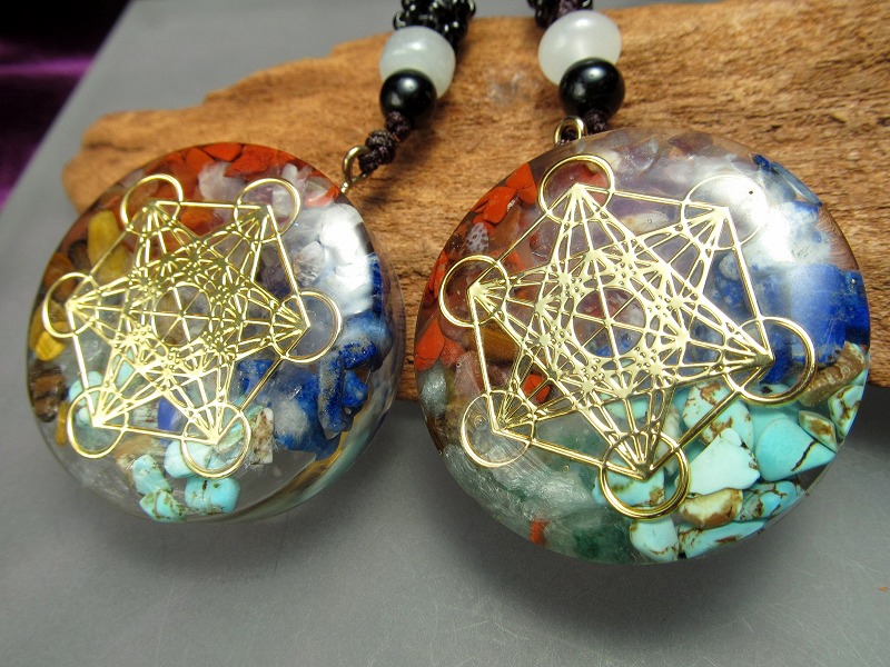 7種チャクラ対応 サークル ペンダント 紐付き オルゴナイトタイプ 直径約36mm 大人気スピリチュアルグッズ チャクラストーン7種