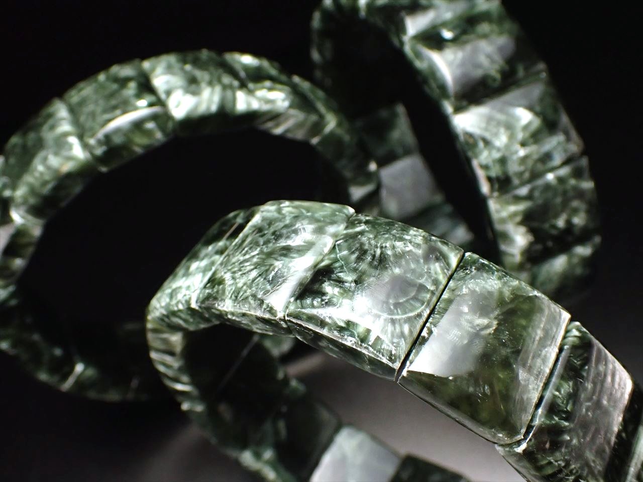 セラフィナイト 斜緑泥石 バングルブレスレット 幅約17mm-17.5mm クリノクロア・天使の羽 人生に平穏を与える石 ロシア産