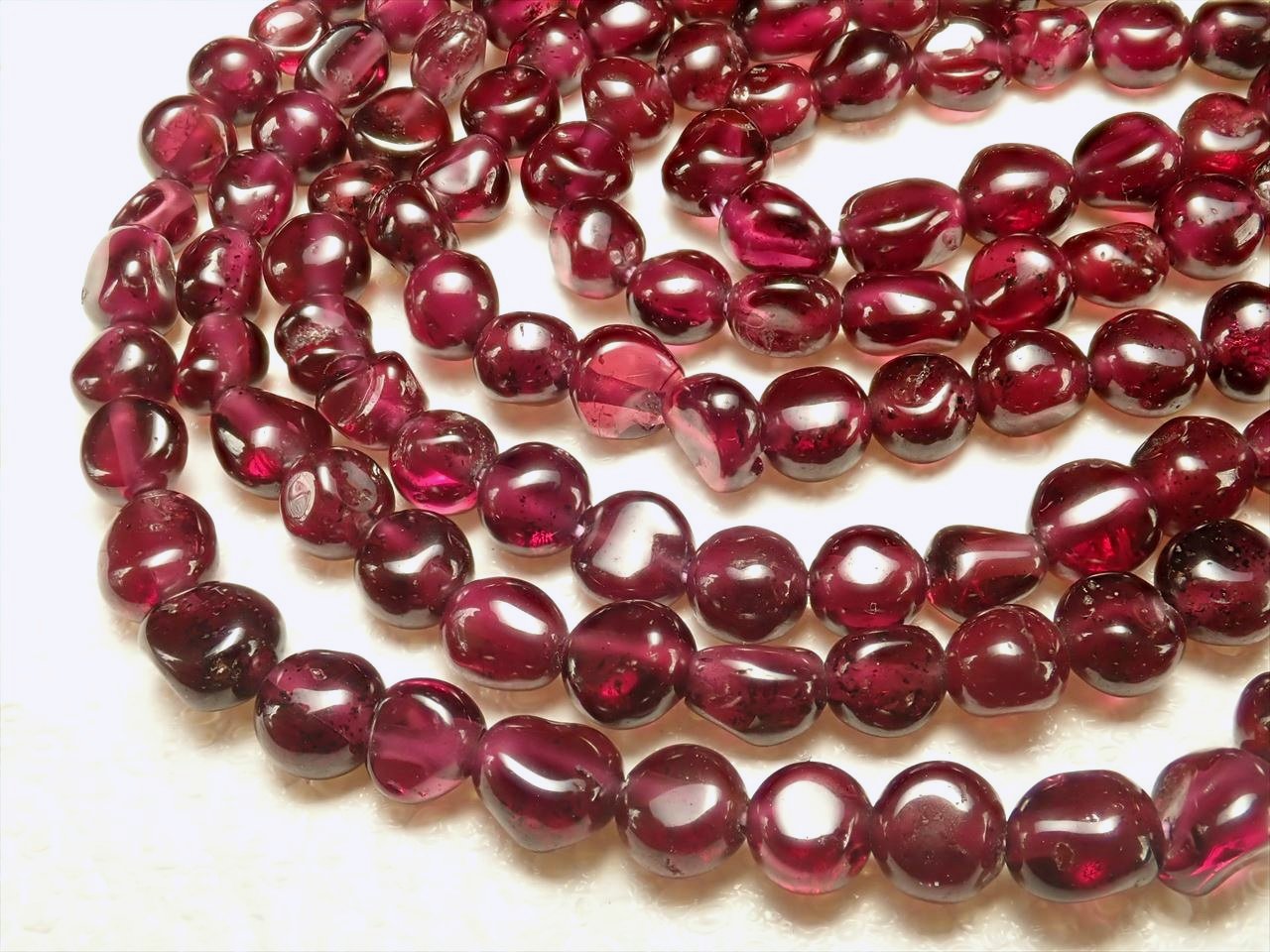 ガーネット 柘榴石 タンブル 粒サイズ約6mm-8mm 一連 約38-40cm インド産 パワーストーン 天然石