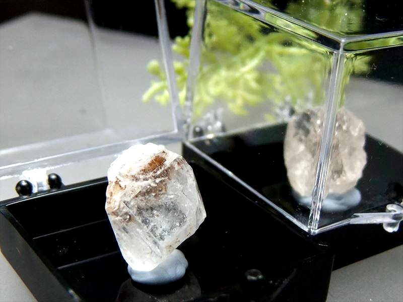 ミニチュア原石シリーズ スカルドゥ産 カラーレス トパーズ 原石 ケース付き コレクションや標本に 明るい希望をもたらす石 パキスタン北部 スカルドゥ地区産