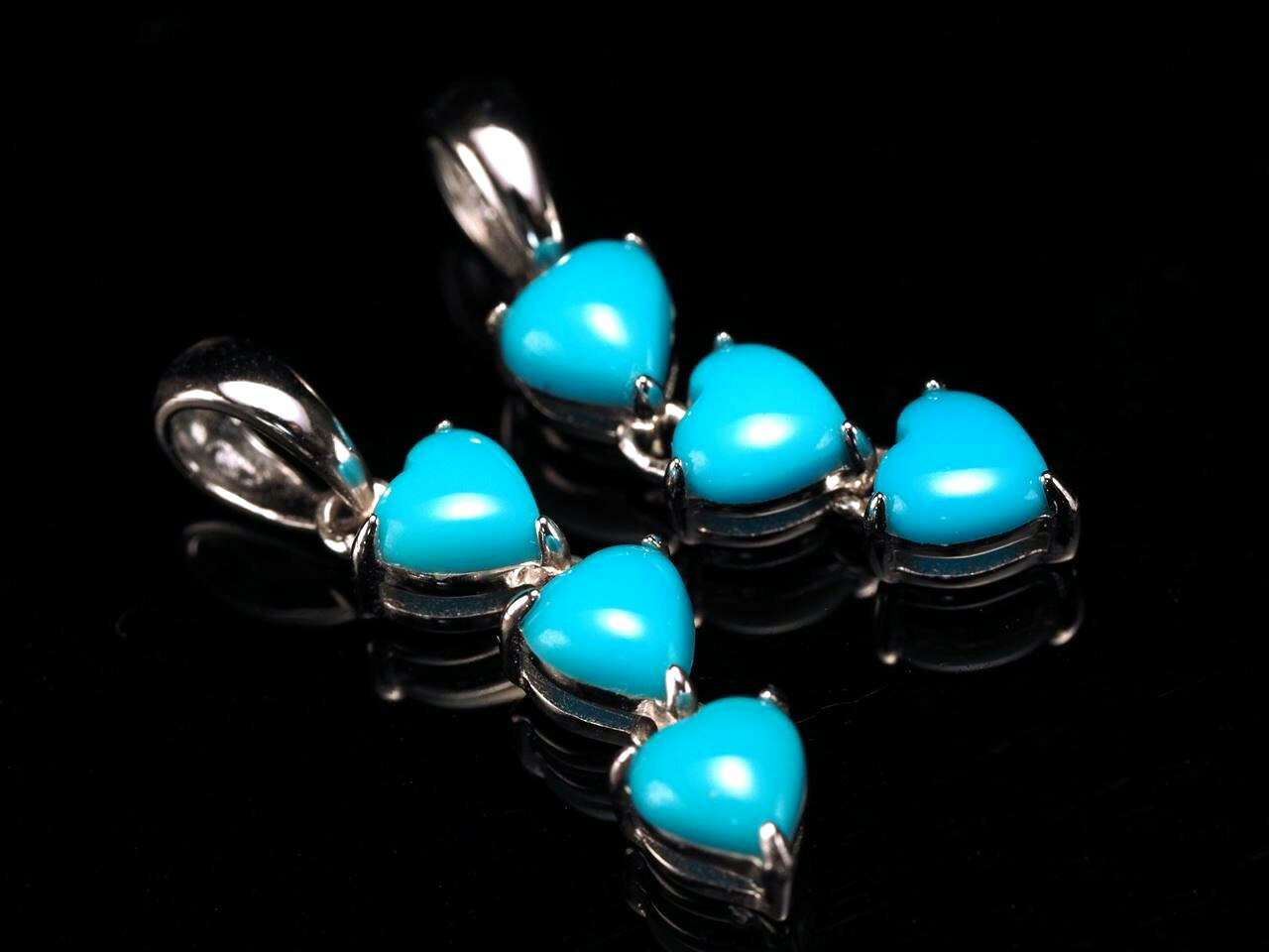 アリゾナ産 ハート型 3連ターコイズペンダントトップ サイズ1粒約5.5mm 縦約17mm バチカン含まず 1個売り ターコイズの最高峰 Silver925