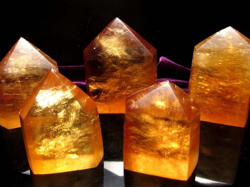 ディープゴールデンカルサイト ポイント 六角柱 重さ200g-220g 蜂蜜のような黄金色 虹入りも 繁栄と成功の象徴 メキシコ産 パワーストーン 天然石