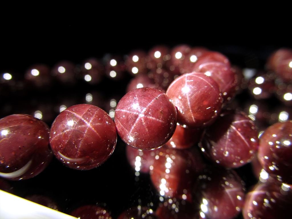 AA スターガーネット ブレスレット 12mm-12.5mm×17珠前後 1月の誕生石 権力・勝利・優雅さの象徴 美しいアステリズム効果 艶やかな質感 インド産