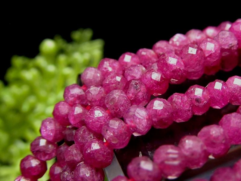 極小サイズ ルビー ボタンカット 約3mm 一連 約38-40cm ネックレスなどに パワーストーン 天然石