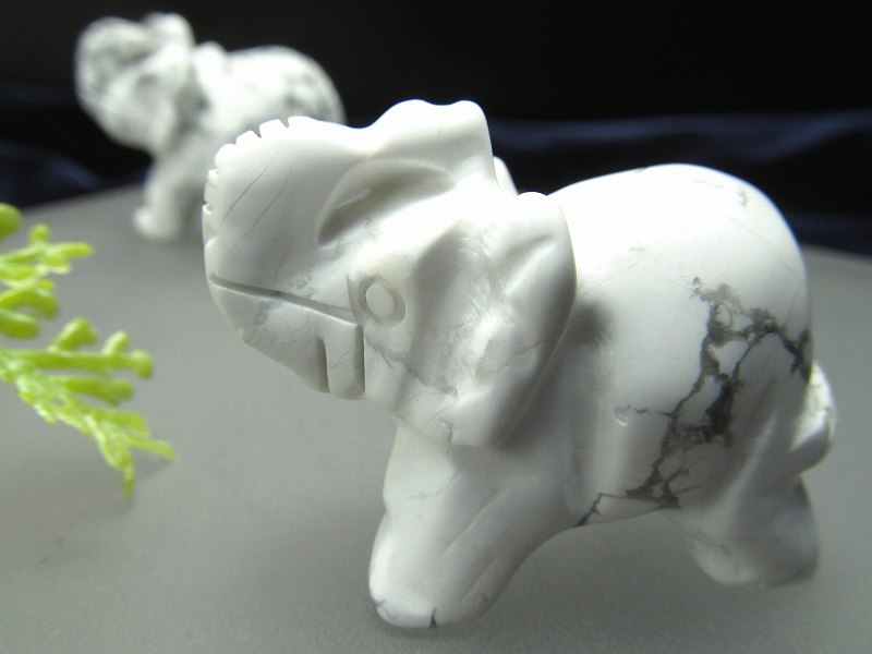 ミニサイズ ハウライト ゾウ 置物 重さ20g-30g前後 最大幅40mm前後 1個売り 象 ぞう ディスプレイ インテリアに パワーストーン 天然石