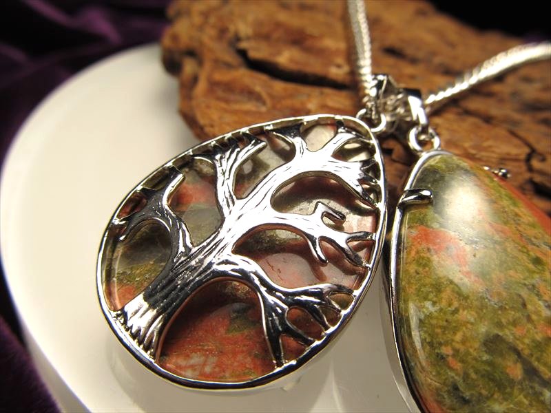 ドロップ型 ツリーオブライフ ペンダントトップ ユナカイト 縦約33.5mm つやつやドロップ リバーシブル 世界樹モチーフ アメリカ産