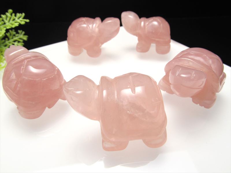 ミニサイズ ローズクォーツ カメ 置物 重さ25g-40g前後 最大幅40mm前後 1個売り カメ 亀 幸運を運んでくれる神聖な生き物 ディスプレイ インテリアに