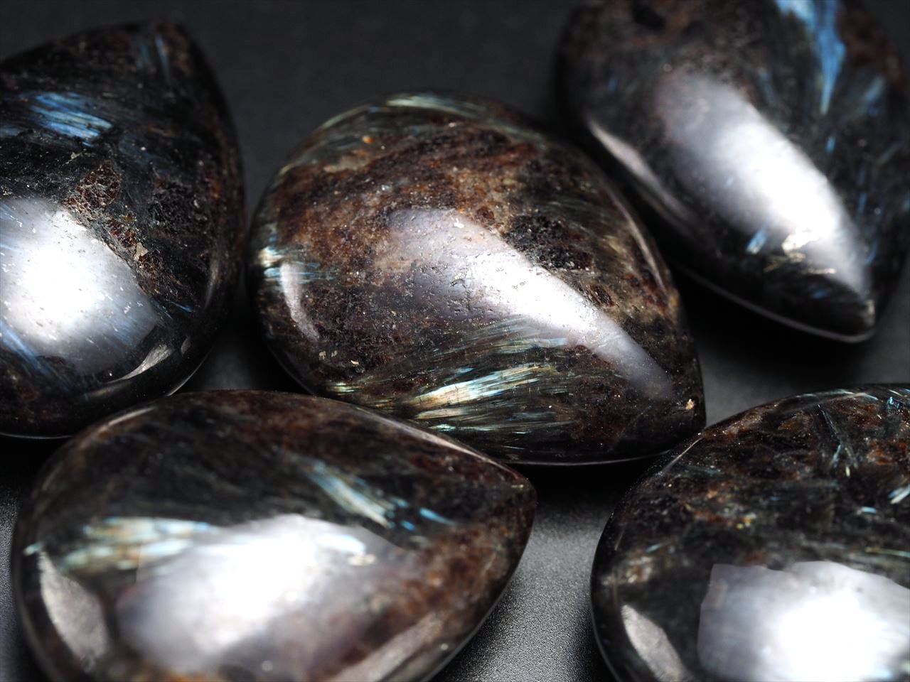 ヌーマイト ドロップ型 タンブル 5個セット 縦約23mm-27mm シンプルなぷっくりドロップ グリーンランド産 パワーストーン 天然石