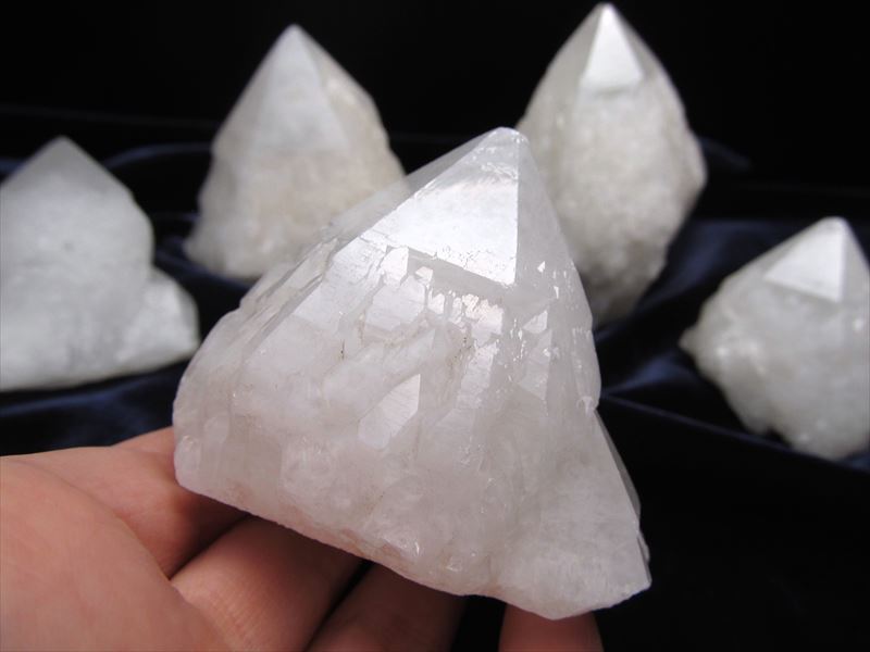 1個売り 龍鱗タイプ チベット産 ヒマラヤ水晶 クラスター 重さ約60g-80g 重厚感のあるパワフルなクラスター チベット産 パワーストーン 天然石