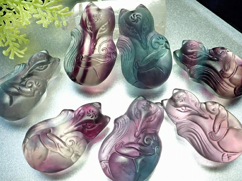 狐型タンブル マルチカラーフローライト 蛍石 タイプB 縦約35mm 横約21mm フロストタイプ 神使 アメリカ産 パワーストーン 天然石