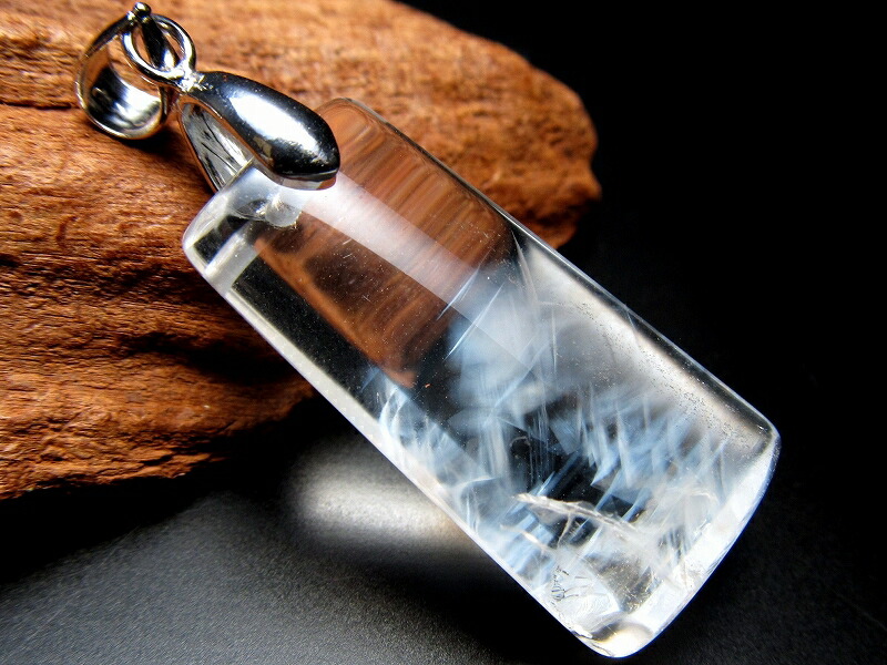 透明感抜群 エンジェルラダークォーツ ペンダントトップ 縦26mm 重さ4.6g SILVER925 光で浮かび上がる天使のはしご ふんわりラダーの超希少石 一点もの