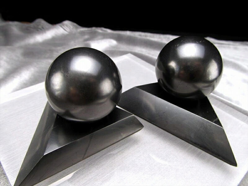 希少レア Sサイズ シュンガイト シュンガ石 丸玉&台座セット 幅約35mm-37mm 地球上で唯一の天然フラーレンを含む希少鉱物 カレリア共和国産 パワーストーン