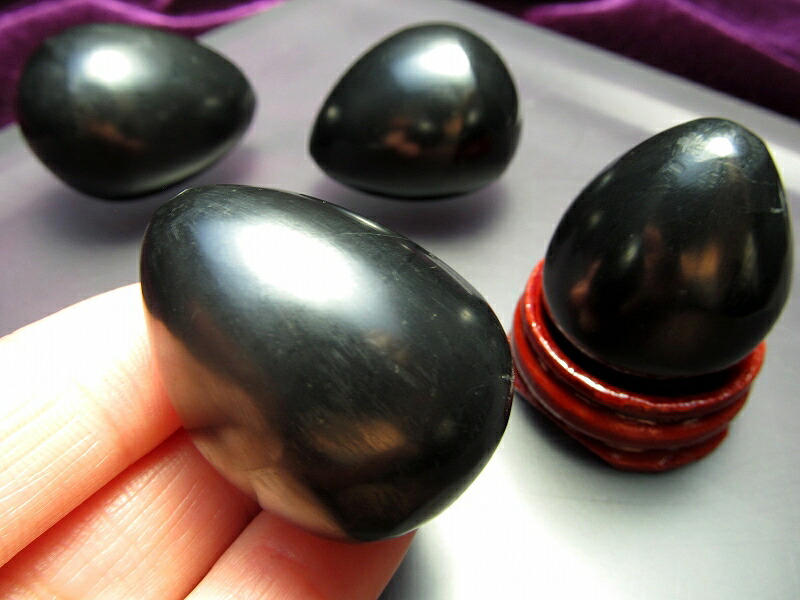 シュンガイト シュンガ石 エッグタンブル 縦約3.6cm×幅約2.6cm 地球上で唯一の天然フラーレンを含む希少鉱物 たまご型デザイン カレリア共和国産