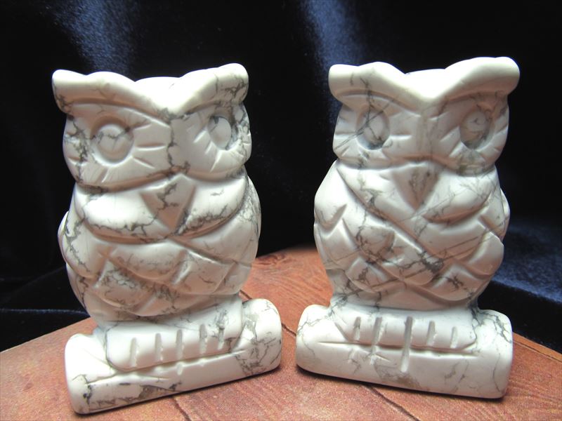 ハウライト フクロウ彫り 置物 重さ約70-85g ふくろう 不苦労 唯一無二の模様 純粋・無垢の象徴 アメリカ産 パワーストーン 天然石