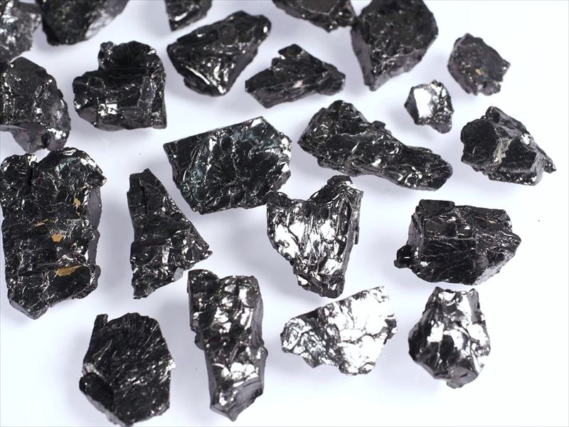 Lサイズ エリートシュンガイト さざれ 約50g入り 粒約10mm-30mm 炭素高純度 地球上で唯一天然フラーレンを含む希少鉱物 カレリア共和国産 パワーストーン