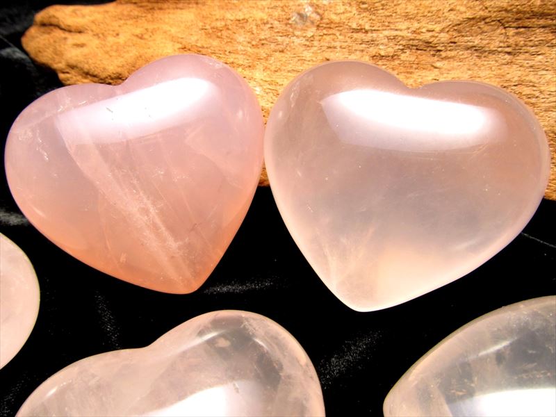 ぷっくりタイプ ローズクォーツ ハート型タンブル 重さ 約20g-35g つやつや 透明感抜群 ブラジル産 tn-s パワーストーン 天然石