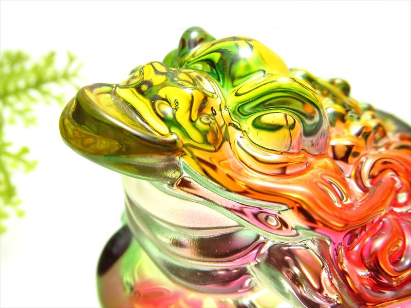 1個売り レインボーカラー 三本脚カエル アクリル製 置物 幅 約60mm×約55mm 重さ約135g前後 銭蛙 三本足のカエル 蛙 かえる パワーストーン 天然石