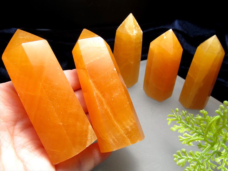 極上つやつや 濃厚発色タイプ オレンジカルサイト ポイント 六角柱 重さ80g-100g 幸運を呼び寄せる石 メキシコ産 パワーストーン 天然石