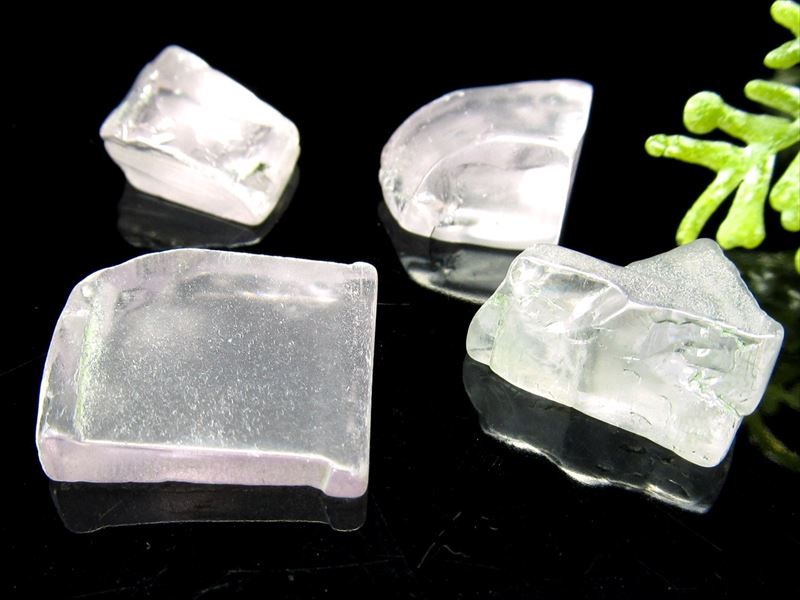 超透明ライラックピンク クンツァイト ミニ原石 1個売り 重さ0.5g-1.0g つやつや透明 ミニ原石 純粋さと無償の愛の象徴 リチア輝石 パキスタン産