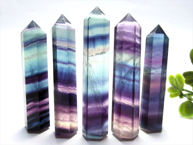 レインボーフローライト 六角柱 ポイント置物 1個売り 重さ約20g-30g マルチカラー レインボーカラー 虹の様なマルチカラーの層