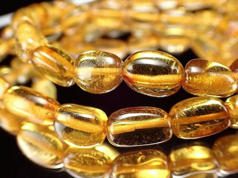 ハニーアンバー タンブル型 ブレスレット Mサイズ 幅約5.5mm-7mm 蜂蜜のようなハニーイエローカラー 東欧の宝石 天然琥珀 バルト海産